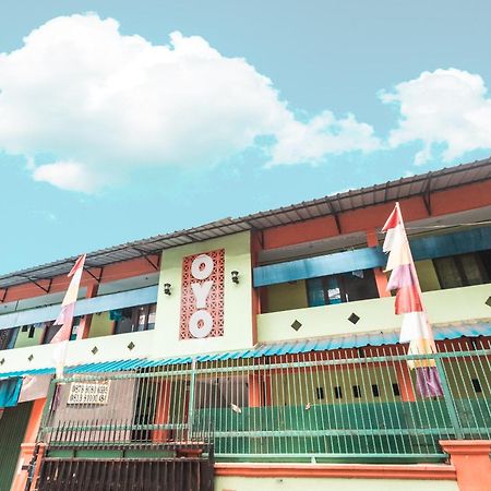 Oyo Living 1756 Amira Guest House Bekasi Zewnętrze zdjęcie