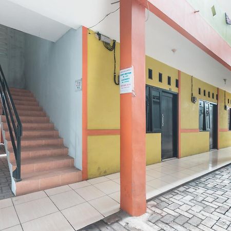 Oyo Living 1756 Amira Guest House Bekasi Zewnętrze zdjęcie