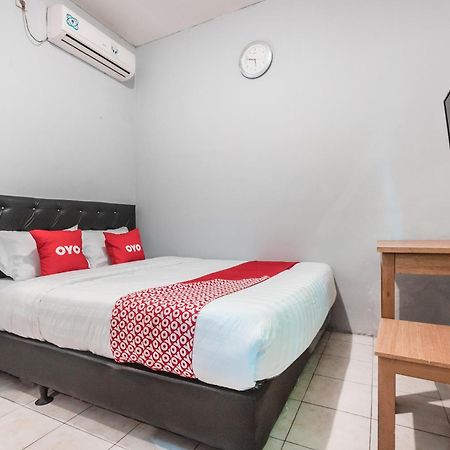 Oyo Living 1756 Amira Guest House Bekasi Zewnętrze zdjęcie