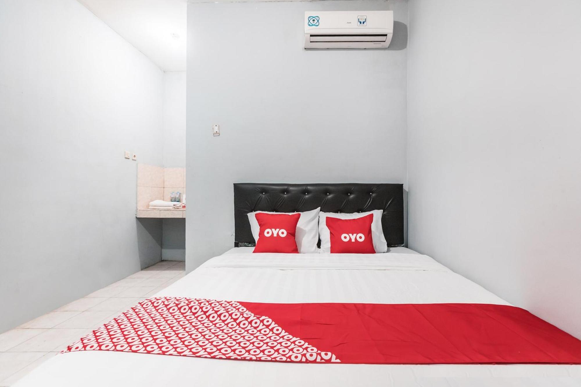 Oyo Living 1756 Amira Guest House Bekasi Zewnętrze zdjęcie