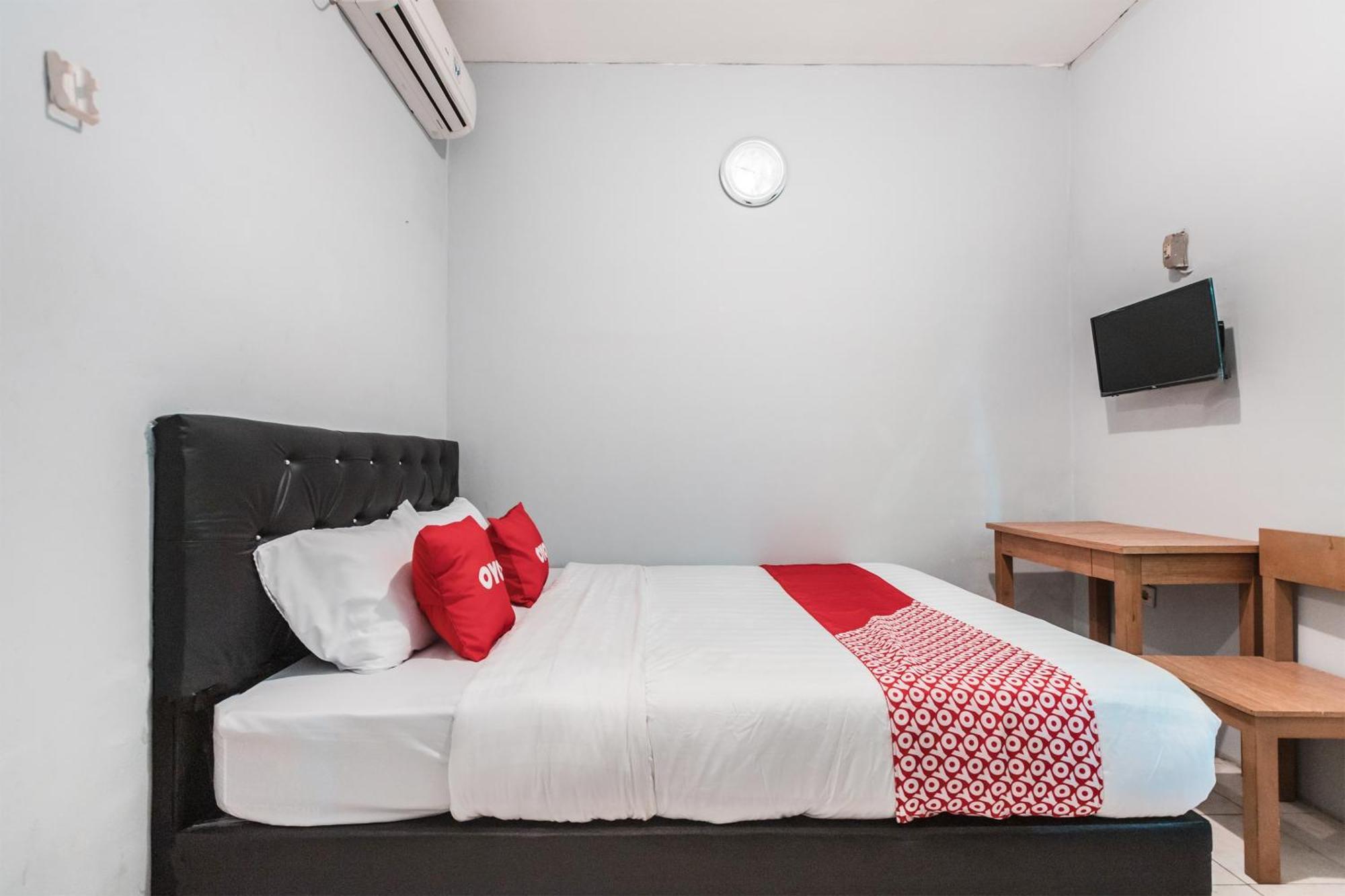 Oyo Living 1756 Amira Guest House Bekasi Zewnętrze zdjęcie