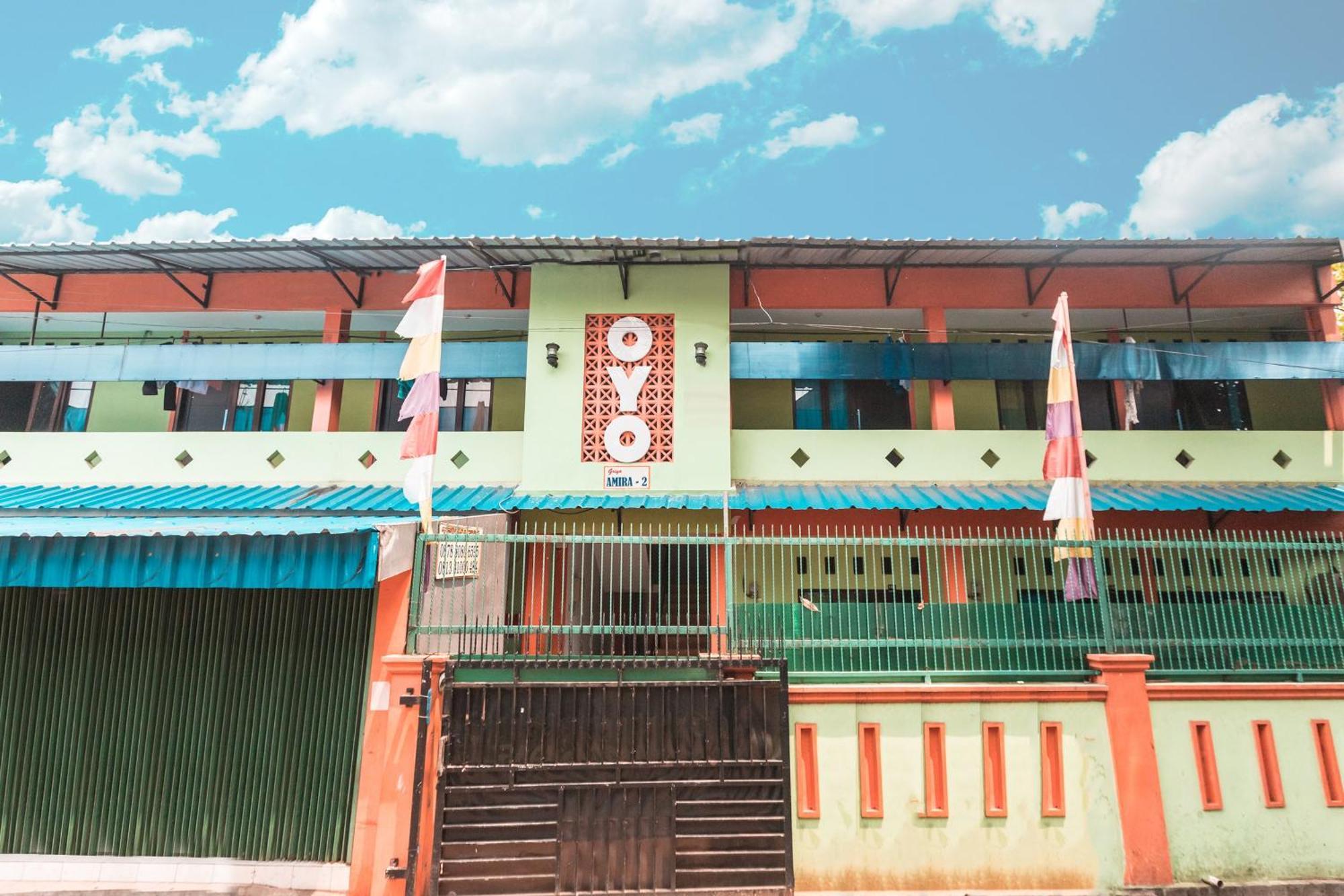Oyo Living 1756 Amira Guest House Bekasi Zewnętrze zdjęcie