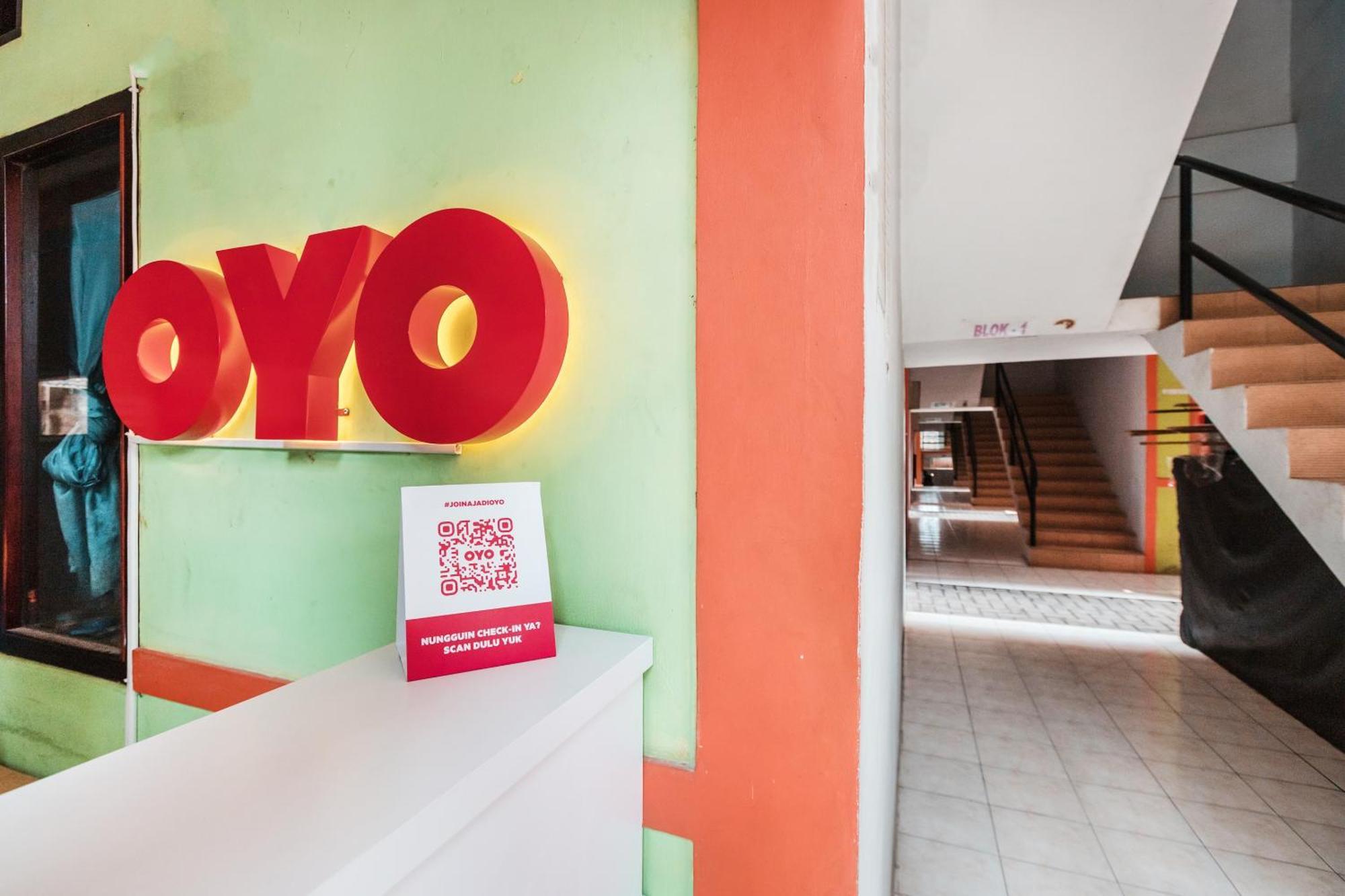 Oyo Living 1756 Amira Guest House Bekasi Zewnętrze zdjęcie